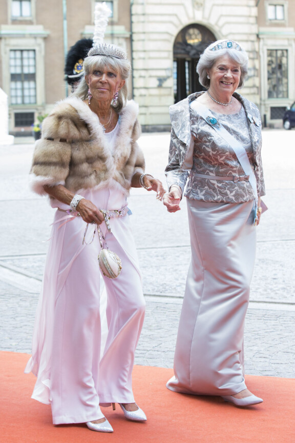 Prinsessasiskot Birgitta ja Margaretha prinssi Carl Philipin ja prinsessa Sofian häissä vuonna 2015.