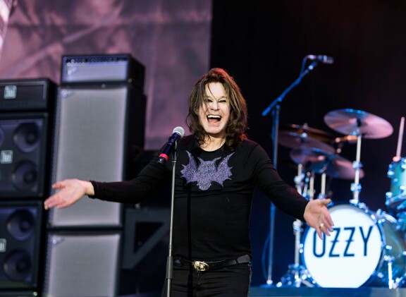 'All aboard, ha ha ha!' Sharon vakuuttaa, että Ozzy tullaan vielä näkemään esiintymässä.