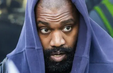 Mies sylki päälle! Kanye West joutui vaimonsa kanssa hyökkäyksen kohteeksi - katso video!