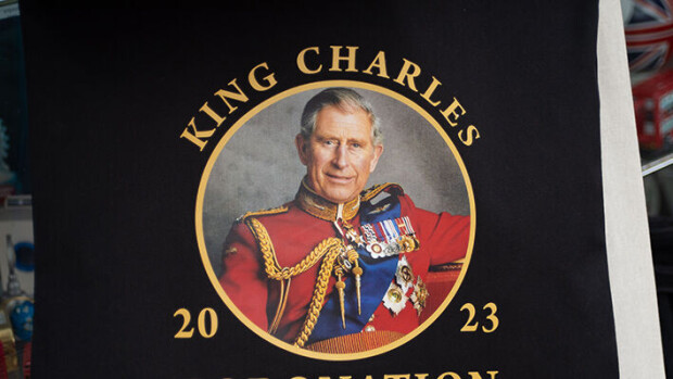 'Charles on mahdottomassa tilanteessa' - näin asiantuntija arvioi Harryn ja Meghanin osallistumista kruunajaisiin Kuningas Charlesin kruunajaisilmoitus