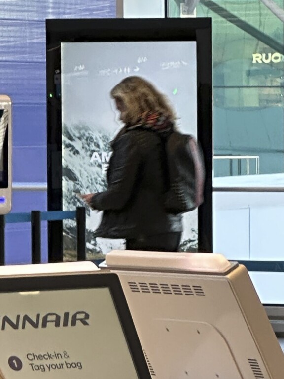 Archie Cruz herätti huomiota lentoasemalla – kuva