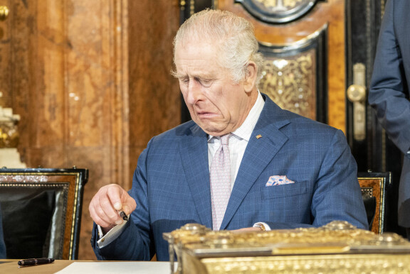 Charles on tarkka ainakin kynistään.