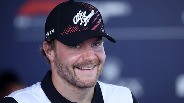 Valtteri Bottas julkaisi romanttisen kuvan Lewis Hamiltonin kanssa valtteri bottas