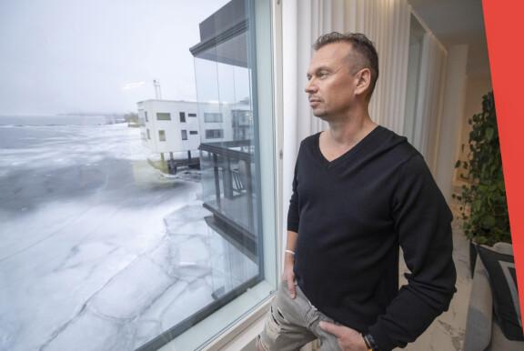 Kaurakuninkaan poikamiesboksi hakee vertaistaan. Yli 200-neliöisellä huoneistolla on hintaa yli kolme miljoonaa euroa. JP:n omaisuus on peräisin Kaslink Foods -nimisestä perheyrityksestä, jonka isä kolmen poikansa kanssa myi 2019 Fazerille kymmenillä miljoonilla.