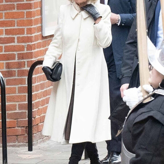 Nolo lahja! Kuningatar Camillan reaktio puhuttaa maailmalla Camilla