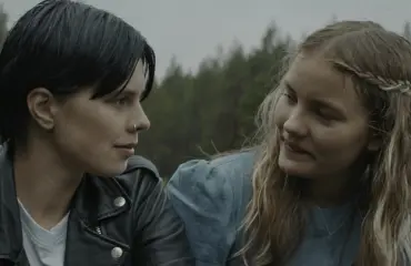 Tänään tv:ssä: Häräntappoaseen uusintaversiossa kukoistaa tyttöjen välinen rakkaus