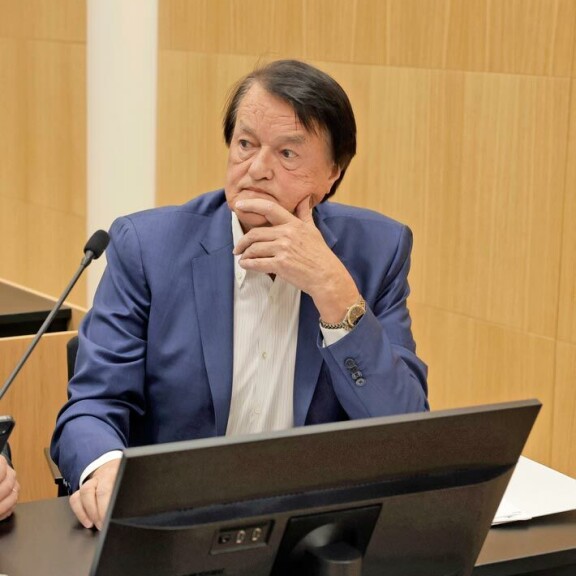 Kari Miettinen oli vuosia Kirsti Paakkasen luottomiehenä. Kari Miettinen oli vuosia Kirsti Paakkasen luottomiehenä.