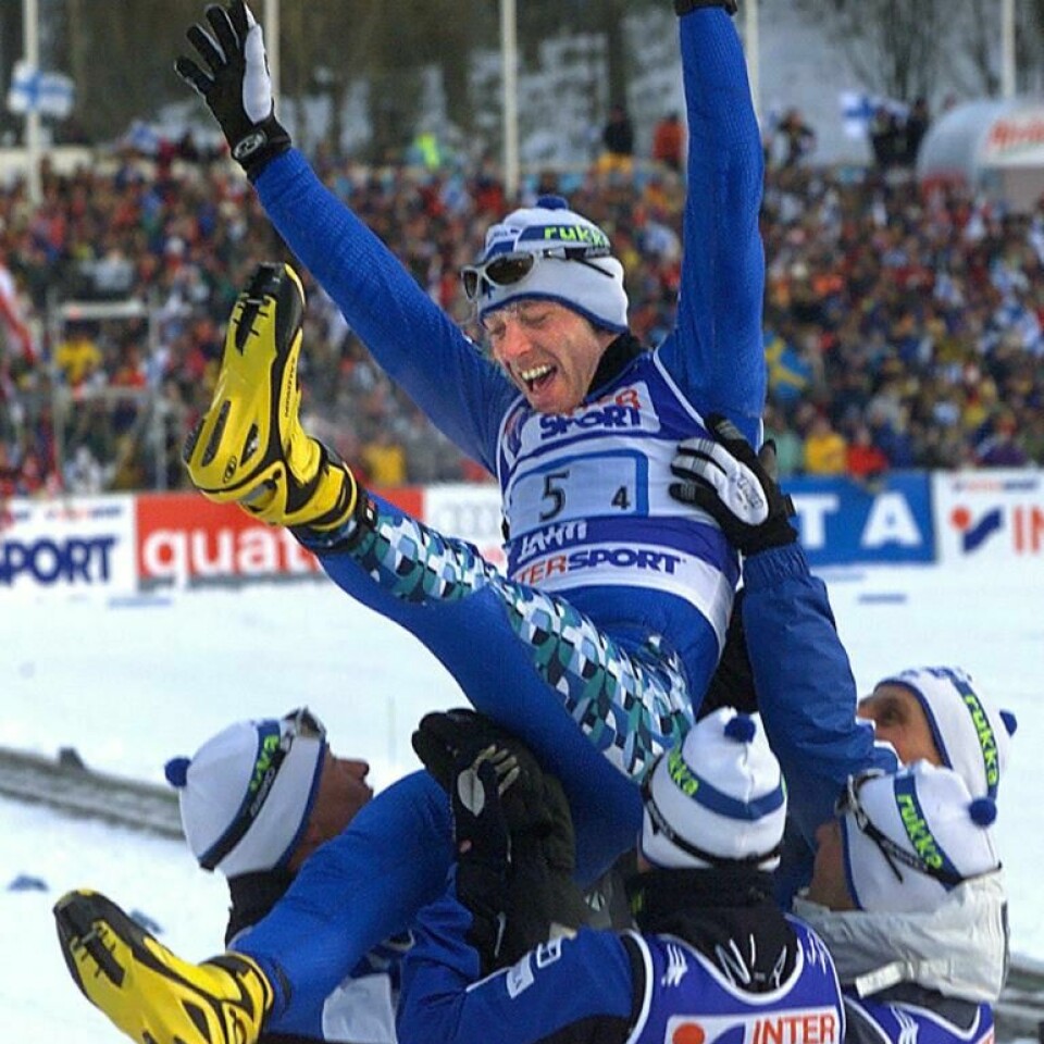Mika Myllylää juhlittiin Lahden MM-kisoissa 2001, kunnes dopingskandaali räjähti käsiin.