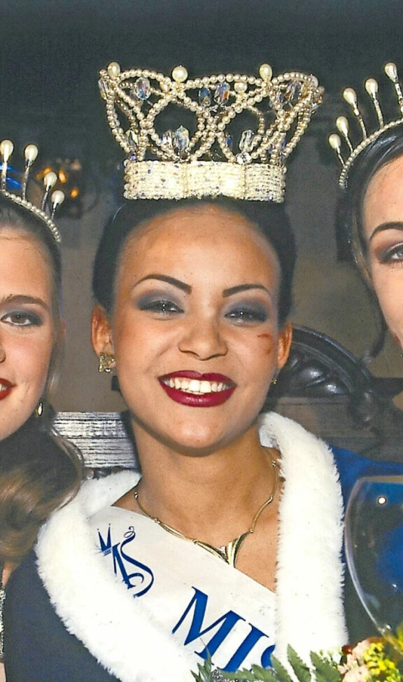 Lola Odusoga valittiin vuonna 1996 Miss Suomeksi.