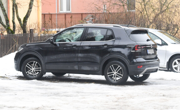 Tällä autolla Ville ja Christel kruisailevat.