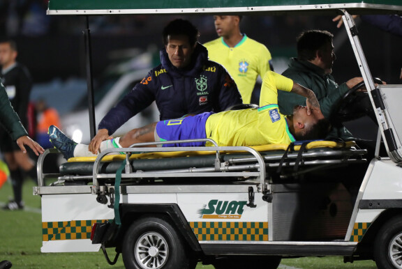 150 miljoonaa vuodessa tienaava Neymar otti siipeensä 17.10. viime vuonna, eikä ole sen jälkeen päässyt pelaamaan. Vahinko sattui vasempaan jalkaan.