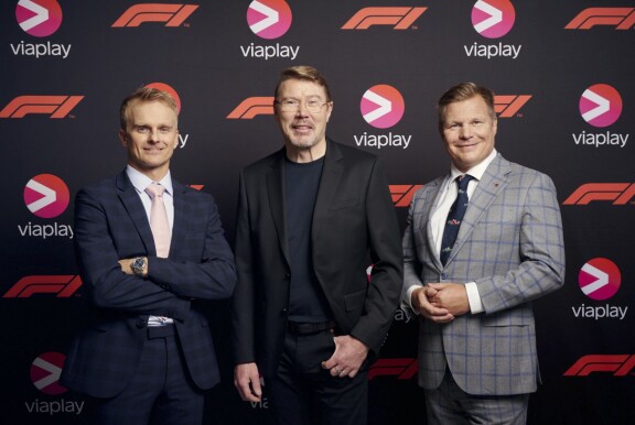 Heikki Kovalainen ajaa yhä rallia. Hänet on totuttu näkemään myös Viaplayn formulakommentaattorina.