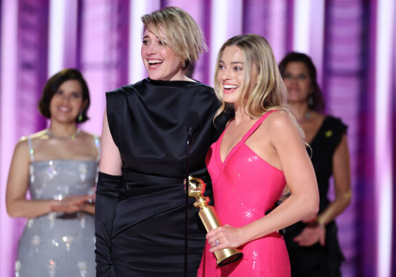 Ohjaaja Greta Gerwig ja tuottaja Margot Robbie voittivat Barbielle Golden Globe -palkinnon parhaasta elokuvallisesta ja lipunmyynnillisestä saavutuksesta.