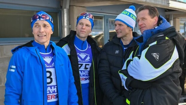 Tajuttomassa tikissä! Suomalaisnäyttelijät treenasivat itsensä huippukuntoon ja posket lommolle - tältä näyttää Lahti 2001 -sarjan kuvauksissa Lahti 2001 -draamasarja.