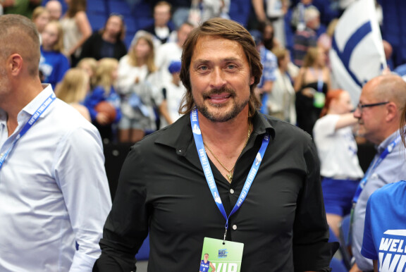 Teemu Selänne on tullut tunnetuksi suorista ja toisinaan myös kyseenalaisista sutkautuksistaan.