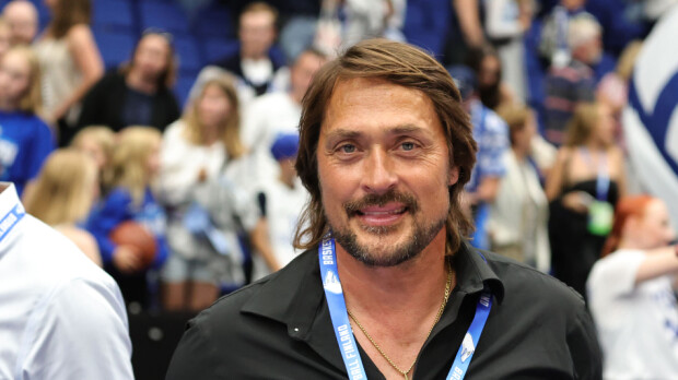 Kohu yltyy! Teemu Selänne riensi Sirpan tueksi – tunnettu somevaikuttaja puuttui peliin