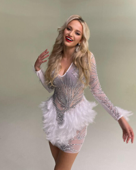 Adelaide Botty Van Den Bruele, 27