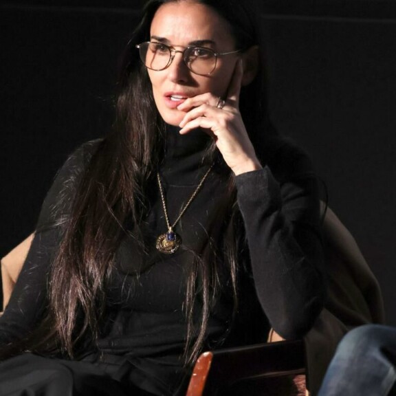 Muistisairaan Bruce Willisin perhe on pulassa! Nyt exä Demi Moorekin muutti saman katon alle demi moore