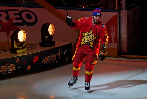 Ei voisi vähempää kiinnostaa. Nikita Kucherov vain lähinnä laiskotteli tähdistöottelussa.