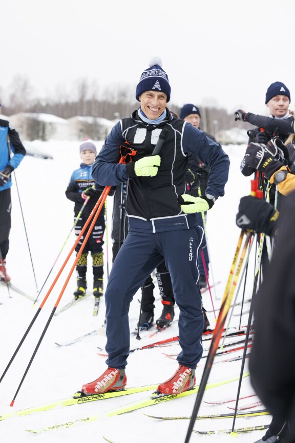 Alexander Stubb oli kameroiden edessä yhtä hymyä. Ehdokkaan hymy hyytyi seksikysymyksen vuoksi.
