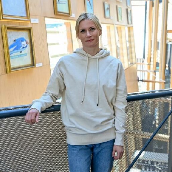 Minka Kuustonen hurahti hiihtoon valmistautuessaan Virpi Kuitusen (nyk. Sarasvuon) rooliin. – Olemme treenanneet viime syksystä saakka. Minka Kuustonen hurahti hiihtoon valmistautuessaan Virpi Kuitusen (nyk. Sarasvuon) rooliin. – Olemme treenanneet viime syksystä saakka.