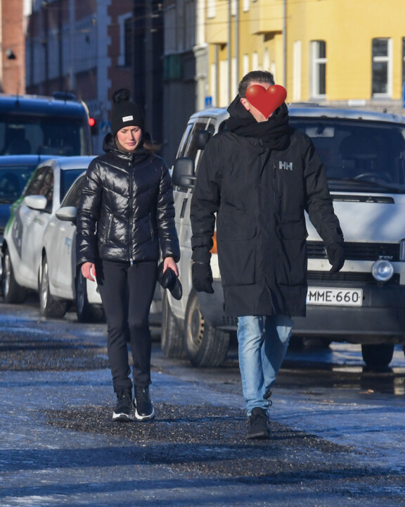 Pari nautti auringosta täysin siemauksin