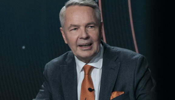 Pekka heittää keikkaa dj Pexinä. Levyraati Haavisto