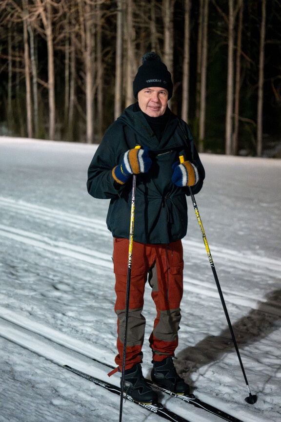 Jäiset ja liukkaat ladut olivat tehdä tepposet Pekalle, joka pysyi kuitenkin pystyssä.