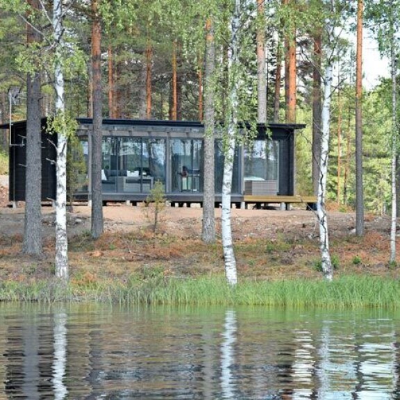 Verokohuissakin mainitun kesämökkinsä Jari-Matti myi reilu kuukausi sitten 295 000 eurolla. Kuusi vuotta sitten hän oli maksanut pelkästä tontista 137 000 euroa. Verokohuissakin mainitun kesämökkinsä Jari-Matti myi reilu kuukausi sitten 295 000 eurolla. Kuusi vuotta sitten hän oli maksanut pelkästä tontista 137 000 euroa.