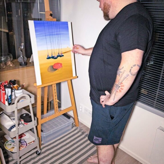 Akselin unenomainen maalaus on saanut inspiraation Salvador Dalín teoksista. Taulu on vielä kesken. Akselin unenomainen maalaus on saanut inspiraation Salvador Dalín teoksista. Taulu on vielä kesken.