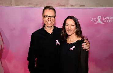 Wau, mitkä korot! Suzanne Innes-Stubbin rohkea veto vaali-iltaan – kuva