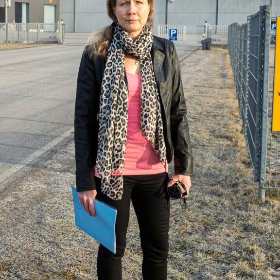 Anneli Auer on ihmetellyt, miksi hänen kolme nuorinta lastaan eristettiin perheestä. Edes isosisko ei saanut ottaa heihin yhteyttä. Nyt tilanne on muuttunut, kun lapset ovat täysi-ikäisiä. Anneli Auer on ihmetellyt, miksi hänen kolme nuorinta lastaan eristettiin perheestä. Edes isosisko ei saanut ottaa heihin yhteyttä. Nyt tilanne on muuttunut, kun lapset ovat täysi-ikäisiä.