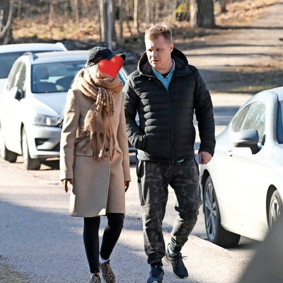 Seiska paparazzasi Mikan ja Annican pari vuotta sitten, kun pari oli vasta-rakastunut. Suhteesta tuli kuitenkin varsin kuoppainen. Seiska paparazzasi Mikan ja Annican pari vuotta sitten, kun pari oli vasta-rakastunut. Suhteesta tuli kuitenkin varsin kuoppainen.