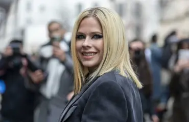 Yllätyspari! Avril Lavigne vahvisti suhteensa Kylie Jennerin ex-rakkaaseen