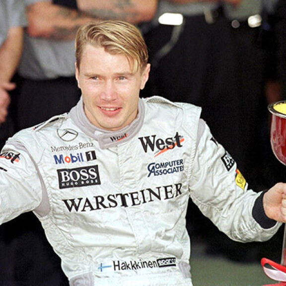 Mika Häkkinen voitti ensimmäisen maailmanmestaruutensa vuonna 1998. Mika Häkkinen