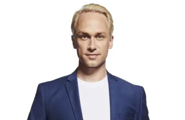 Top Gear Suomi -kisaaja Christoffer Strandberg kertoo, miksi ei tunne autohulluudestaan ilmastohäpeää