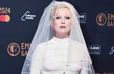 Artisti F hätkähdyttää hääpuvussa - paljastaa Seiskalle yllättävän inspiraation