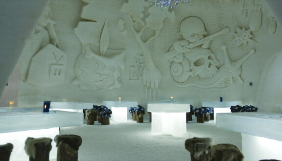 Kemissä vieraillaan lumilinnassa. Maailman kauneimmat junareitit