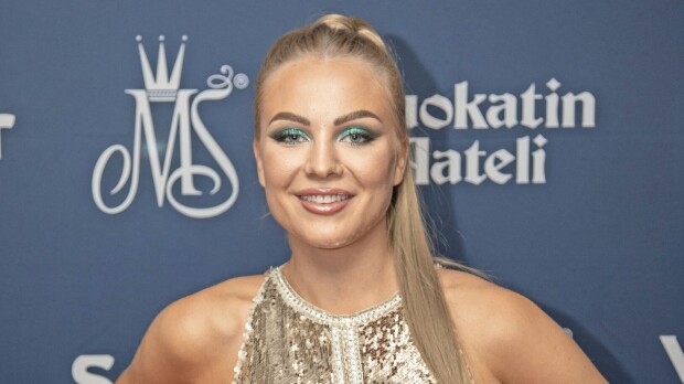 Erika Helin hämmentää videoillaan – esittää rahatonta ja haluaa ilmaisen juoman