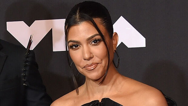 Kourtney Kardashian muutti ulkonäköään − fanit hämmästelivät mysteerimöykkyä: 'Mikä tuo on?' Kourtney Kardashian