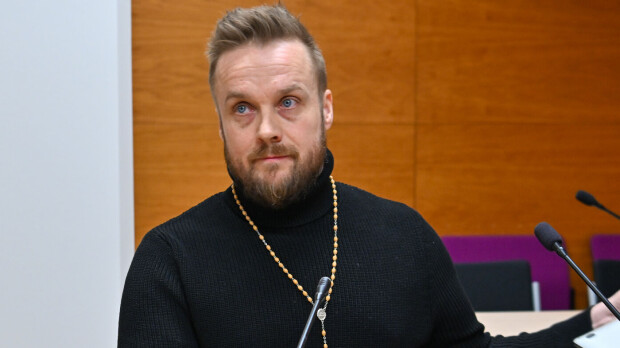 Petoksesta tuomittu julkkishypnotisoija Sami Minkkinen: Jeesus tuli elämääni