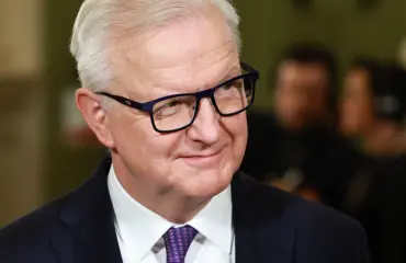 Oho! Olli Rehn ryysti halpiskaljaa helsinkiläisessä juottolassa – kuva