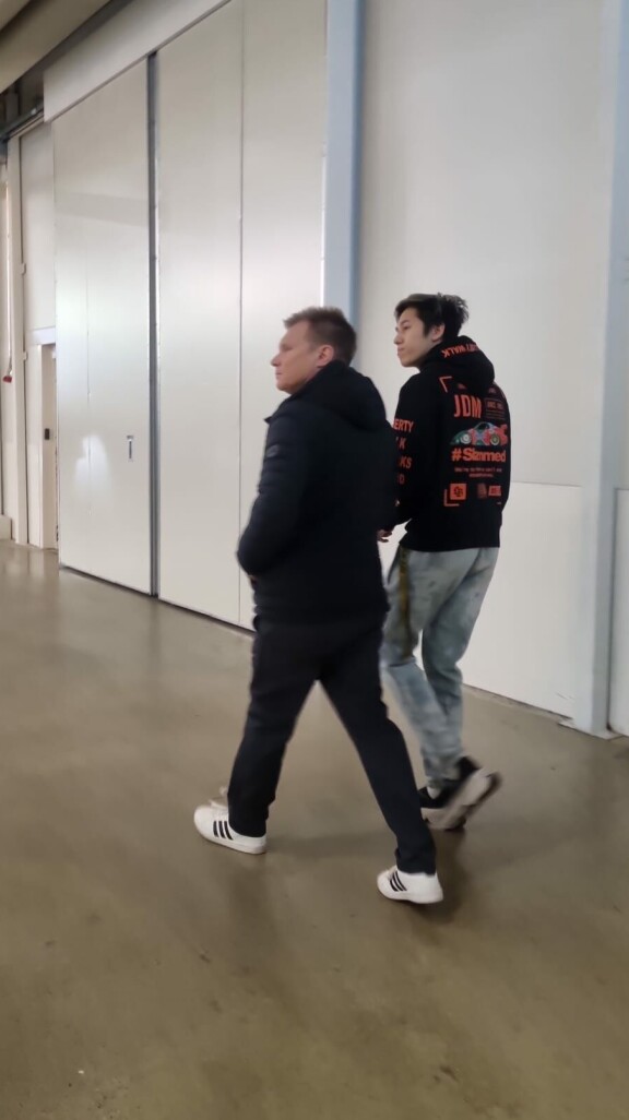 Mika vietti poikansa kanssa rentoa messupäivää.