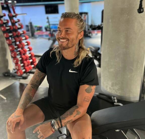 Archie Ruz Santa Cruz hajosi ennen Los Angelesin-keikkaa – Archie Cruz Seiskalle ...