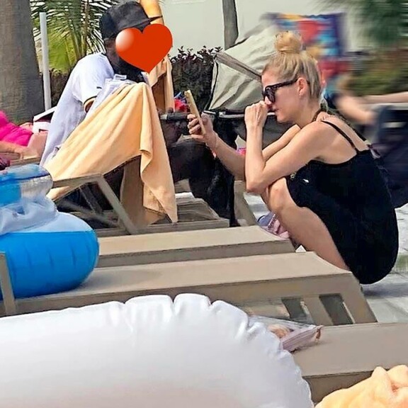 Seiskan lukija bongasi Helmi-Leena Nummelan rakkaansa kanssa Kap Verdellä. Helmi-Leena Nummela