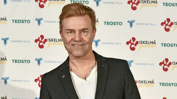 Nyt meni hermot! Ressu Redford jyrähtää kuntosalilla: 'Onks se teidän mielestä ok?'