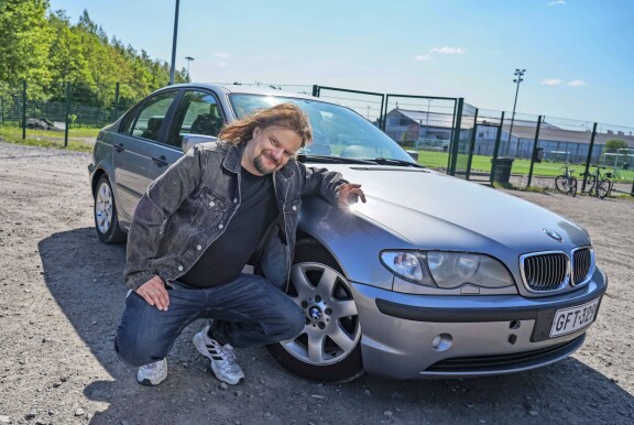 Jos Ismo saisi päättää, hän ajaisi joka paikkaan ralliautolla. Autoilussa parasta on radalla kahva edellä ajaminen sekä kelloa vastaan kaasuttelu.