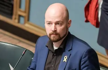 Viikon Kääk-juorut: Kohukansanedustaja Mikko Kärnä joutui turvautumaan vaimonsa lompakkoon – kuva 
