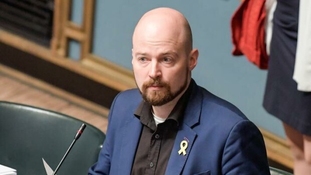 Viikon Kääk-juorut: Kohukansanedustaja Mikko Kärnä joutui turvautumaan vaimonsa lompakkoon – kuva Mikko Kärnä