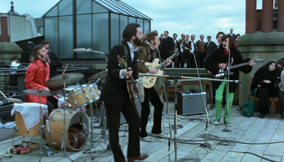 Kolminkertainen Oscar-voittaja Peter Jackson julkaisi vuonna 2021 dokumenttisarjan, jossa nähtiin Beatlesin viimeinen live-esiintyminen. The Beatles: Get Back on katsottavissa Disney+-palvelussa.